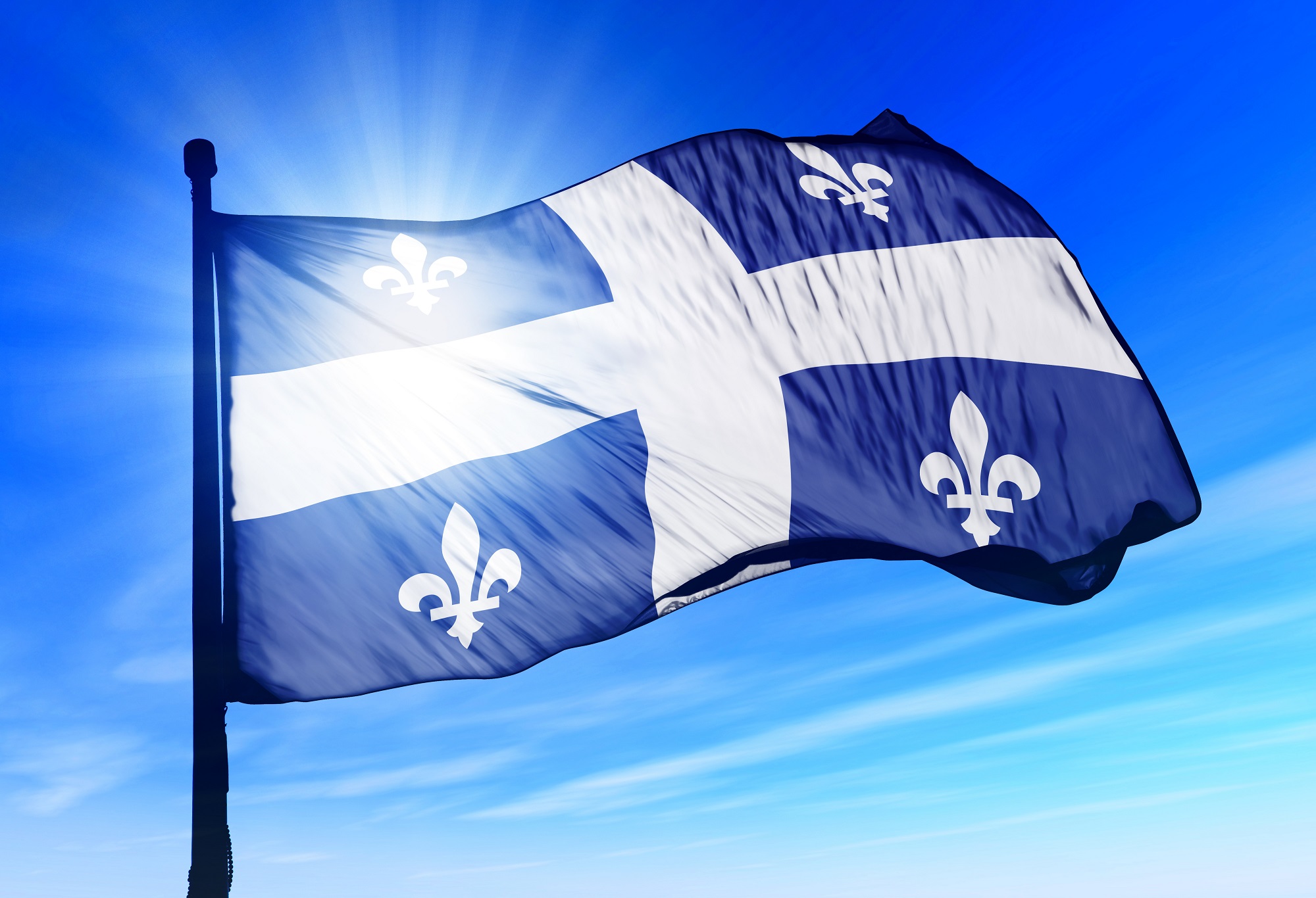加拿大魁北克的國旗，安裝在旗杆上。