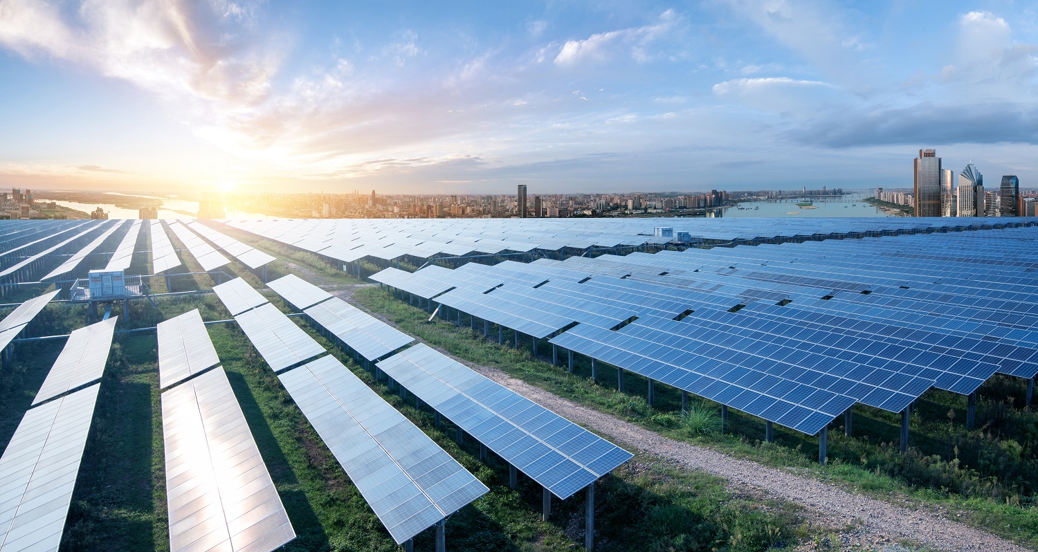 中國上海一個領域的太陽能電池板。